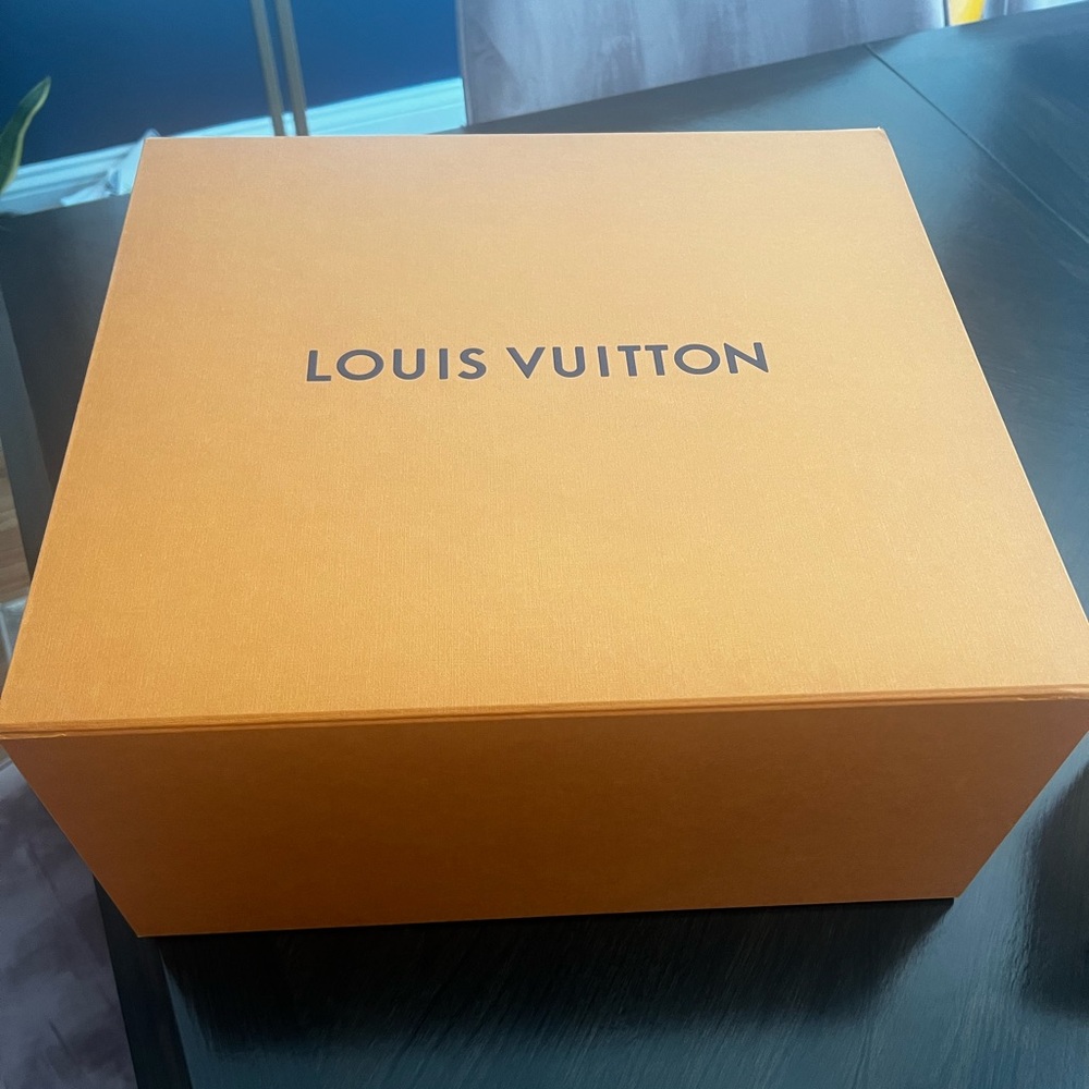 Large LV box minor scrapes